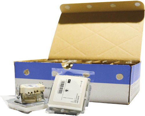 Open kartonnen doos met meerdere elektronische componenten in individuele verpakking