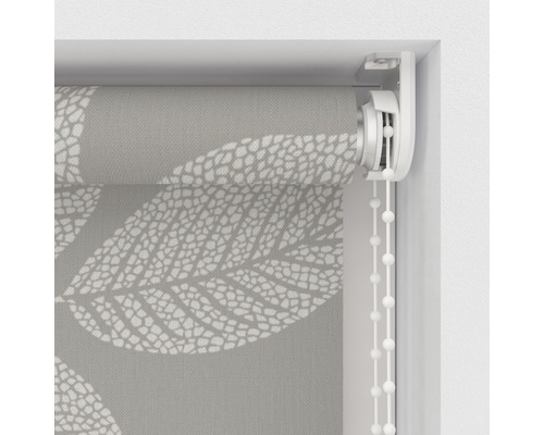 Detailopname van een rolgordijn met bladerdesign en kettingbediening