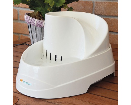Witte huisdierfontein met Ferplast Logo
