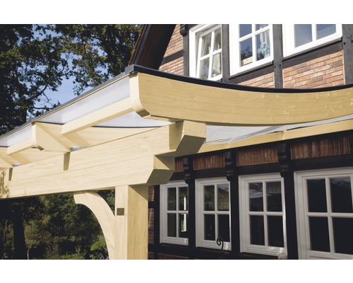 Detailweergave van een houten pergola met transparant dak voor een huis