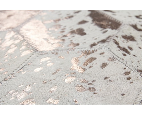 Tapijt van koeienhuid met vlekkenpatroon