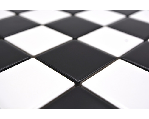 Close-up van zwart-witte schaakbordtegels