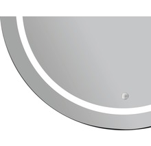 Detailopname van een ronde spiegel met LED verlichting