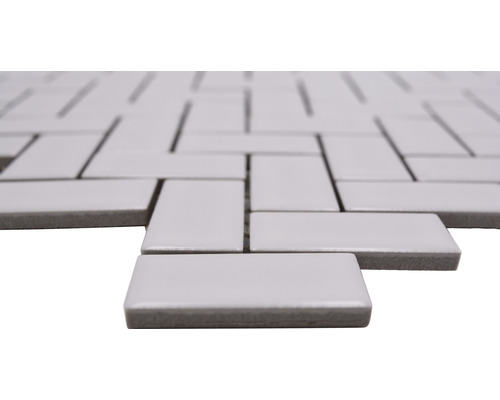 Mozaïektegels in visgraatmotief