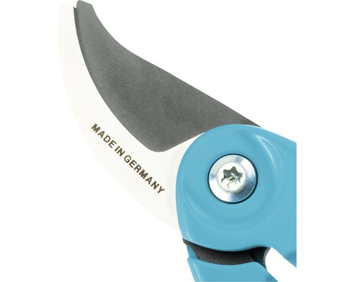 Close-up van een tuinschaar met het opschrift Made in Germany.