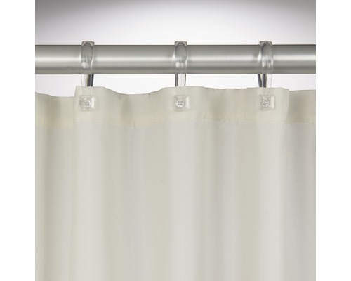 Douchegordijn met douchegordijnringen aan douchestang