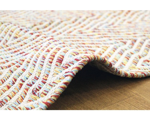 Detailopname van een tapijt met zigzagpatroon