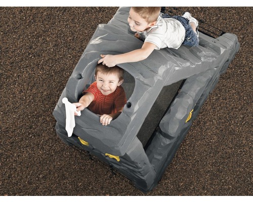 Klimrek met twee spelende kinderen buiten