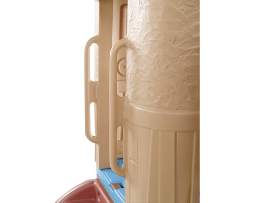 Detailopname van een speelhuis met handgrepen en toren