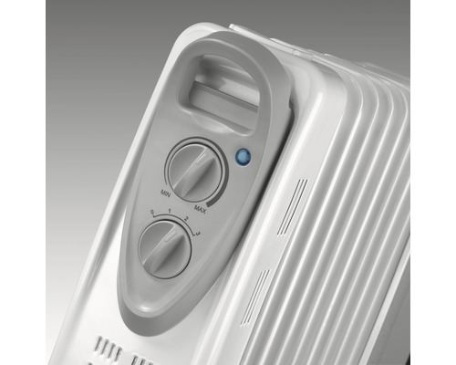 Detailweergave van een olieradiator met temperatuurregelaar