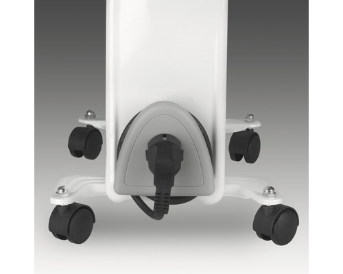 Detailweergave van een radiator met wielen en stroomkabel