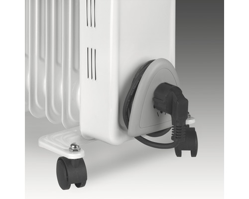 Detailweergave van een radiator met stroomkabel en wielen