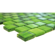 Detailopname van groene glazen mozaïektegels