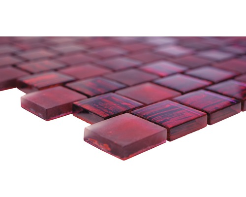 Close-up van rode glazen mozaïektegels