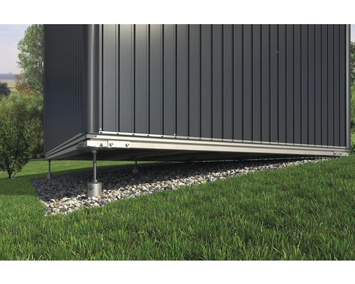 Metalen tuinhuis met fundering op gazon