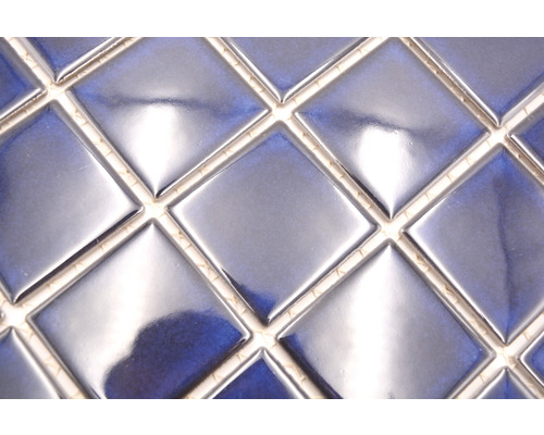 Close-up van glanzende, vierkante mozaïektegels