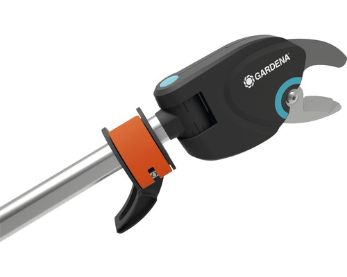 Gardena Logo op een takkenschaar met telescopische steel