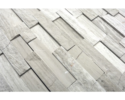 Muurstrips van natuursteen in strooklook