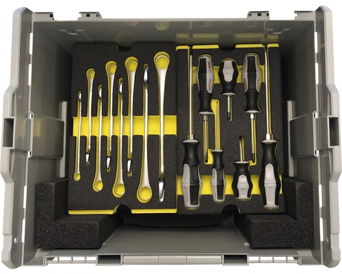 Gereedschapskoffer met schroevendraaiers en moersleutels