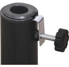 Detailweergave van een statiefstang met schroefklem voor bevestiging