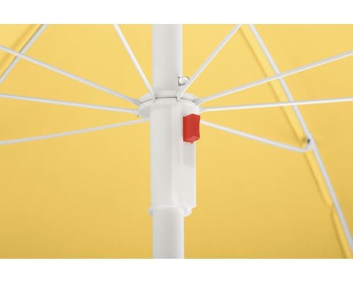 Detail van een parasol met gele stof en wit frame