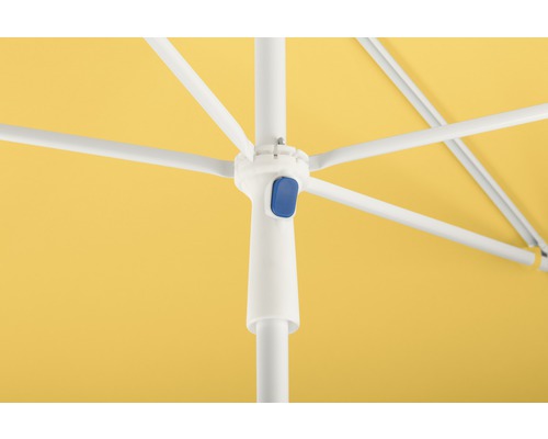 Detailweergave van een parasol met een wit frame en een geel scherm