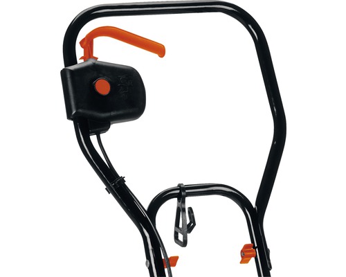 Greep van een sneeuwfrees van metaal met oranje hendel