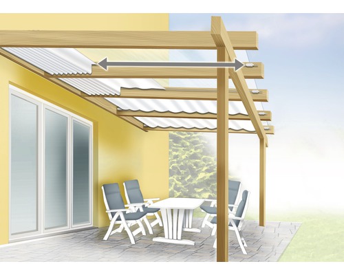 Terras met houten overkapping en golfplaten