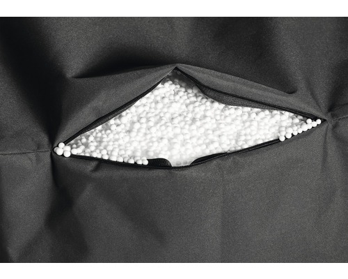 Detailopname van een zitzak met open ritssluiting, gevuld met polystyreen balletjes.