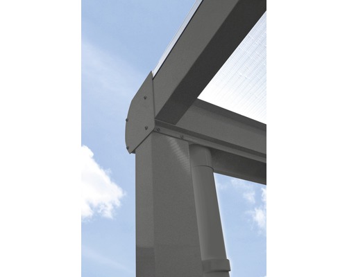 Detailopname van een terrasoverkapping met palen en dak elementen