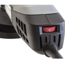Detailopname van een schuurmachine met rode snelheidsregelaar op stand zes.