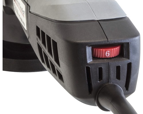 Detailopname van een schuurmachine met rode snelheidsregelaar op stand zes.