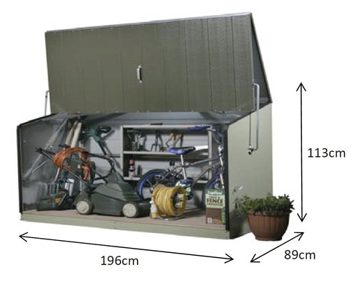 "Geopende tuinkast met tuingereedschap en gereedschap