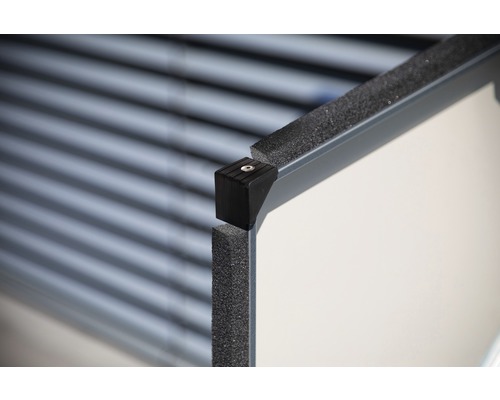 Detailopname van een plank met verbindingsstuk