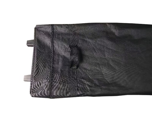 Detailweergave van een zwarte beschermhoes.