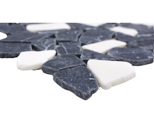 Mozaïektegel van natuursteen, grijze en witte kiezelstenen