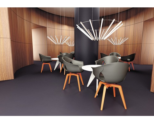 Interieur met tafels, stoelen en verlichting