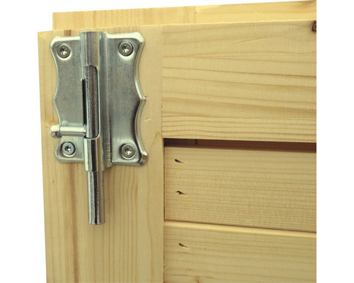 Detail van een houten kast met metalen grendel