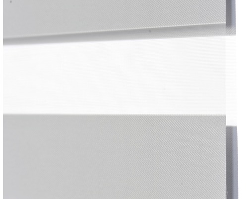 Close-up van een rolgordijn duo met afwisselend transparante en ondoorzichtige stofbanen voor lichtregulering.