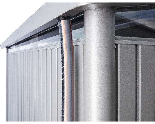 Detailopname van een tuinhuis met regenpijp