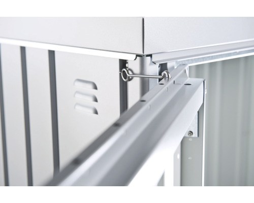 Detailopname van een tuinhuis met vergrendelingsmechanisme