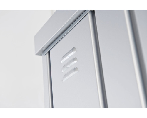 Detailopname van een metalen locker met ventilatiesleuven