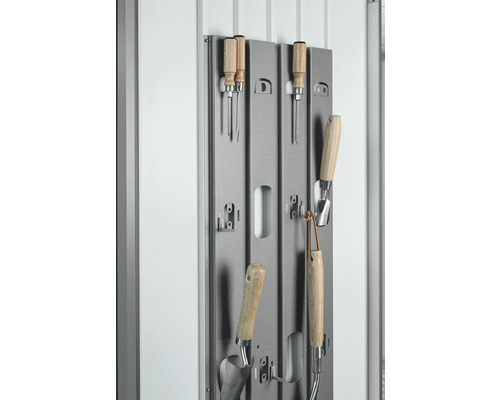 Gereedschapsopslag met tuingereedschap.