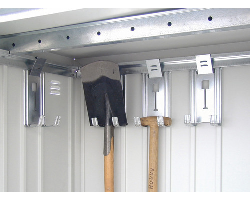 Metalen tuinhuis interieur met gereedschapsophanging en tuingereedschap