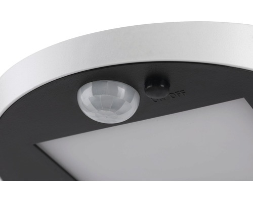 Detailopname van een lamp met bewegingsmelder en aan-uitschakelaar