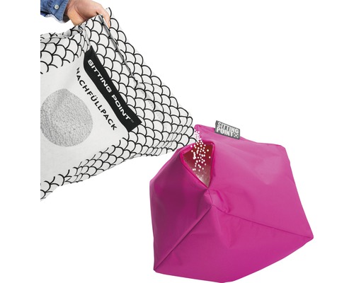 Navulverpakking voor zitzak wordt in een zitzak gevuld