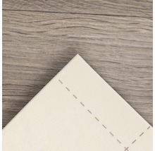 Detail van een witte vinyltegel met stippellijnen op een houten vloer
