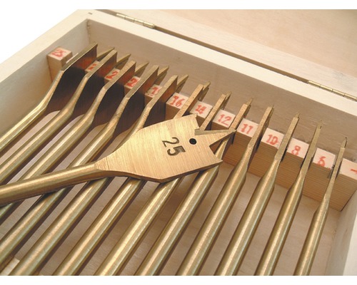 Houtboor set in houten kist met genummerde houders voor gereedschap