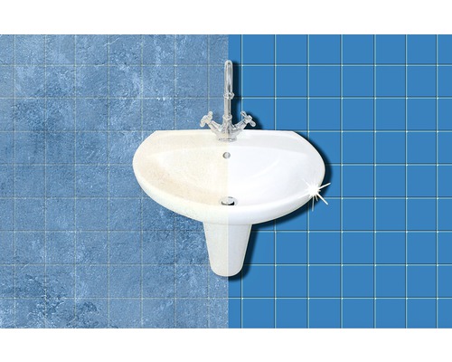 Voor-en-na-foto van een gereinigde wastafel met kraan in de badkamer