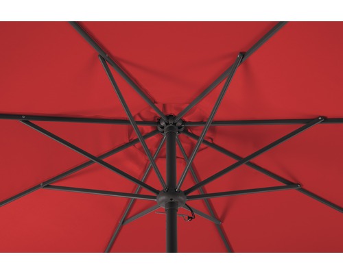 Binnenaanzicht van een rode parasol met metalen frame